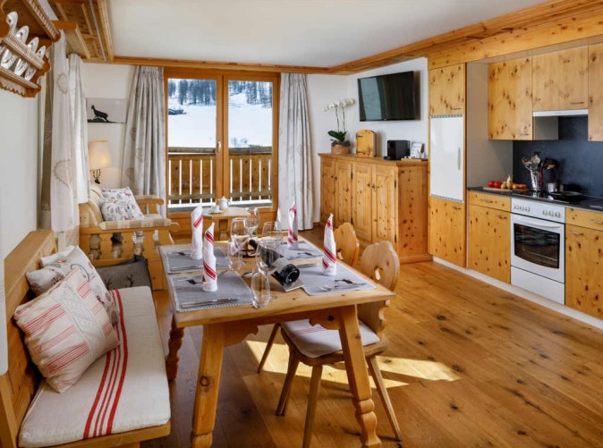 018_Schoene Aussichten Touristik-Walserhuus_Sertig_Wohnung_Gamsjäger_HotelFotograf.ch_Jeronimo_Vilaplana_02